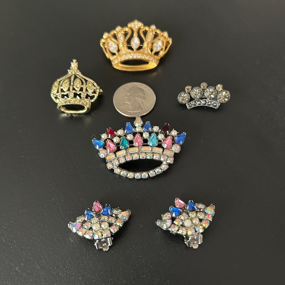 Elegant Crown Brooch Collection